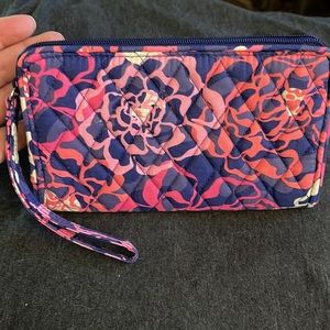 EUC Vera Bradley RFID Zip Front Wristlet Pink & Purple